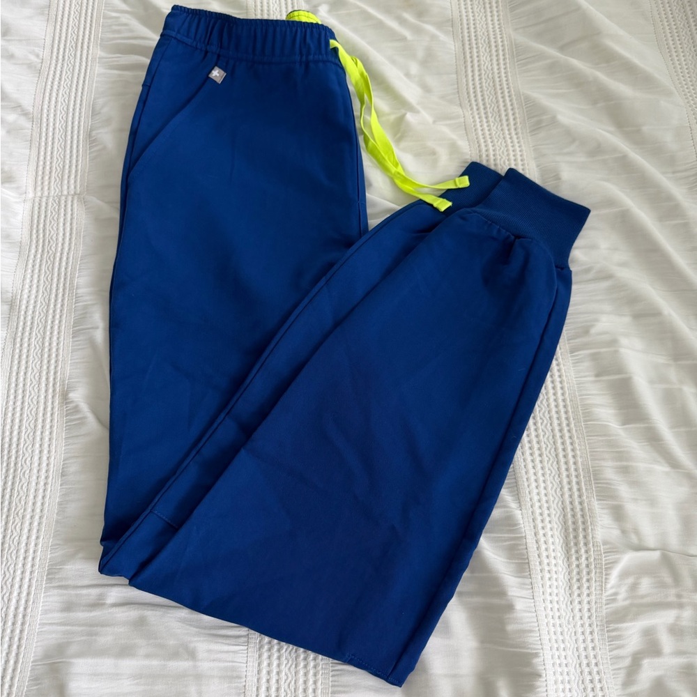 Figs Men's Tansen Joggers in Electric Blue